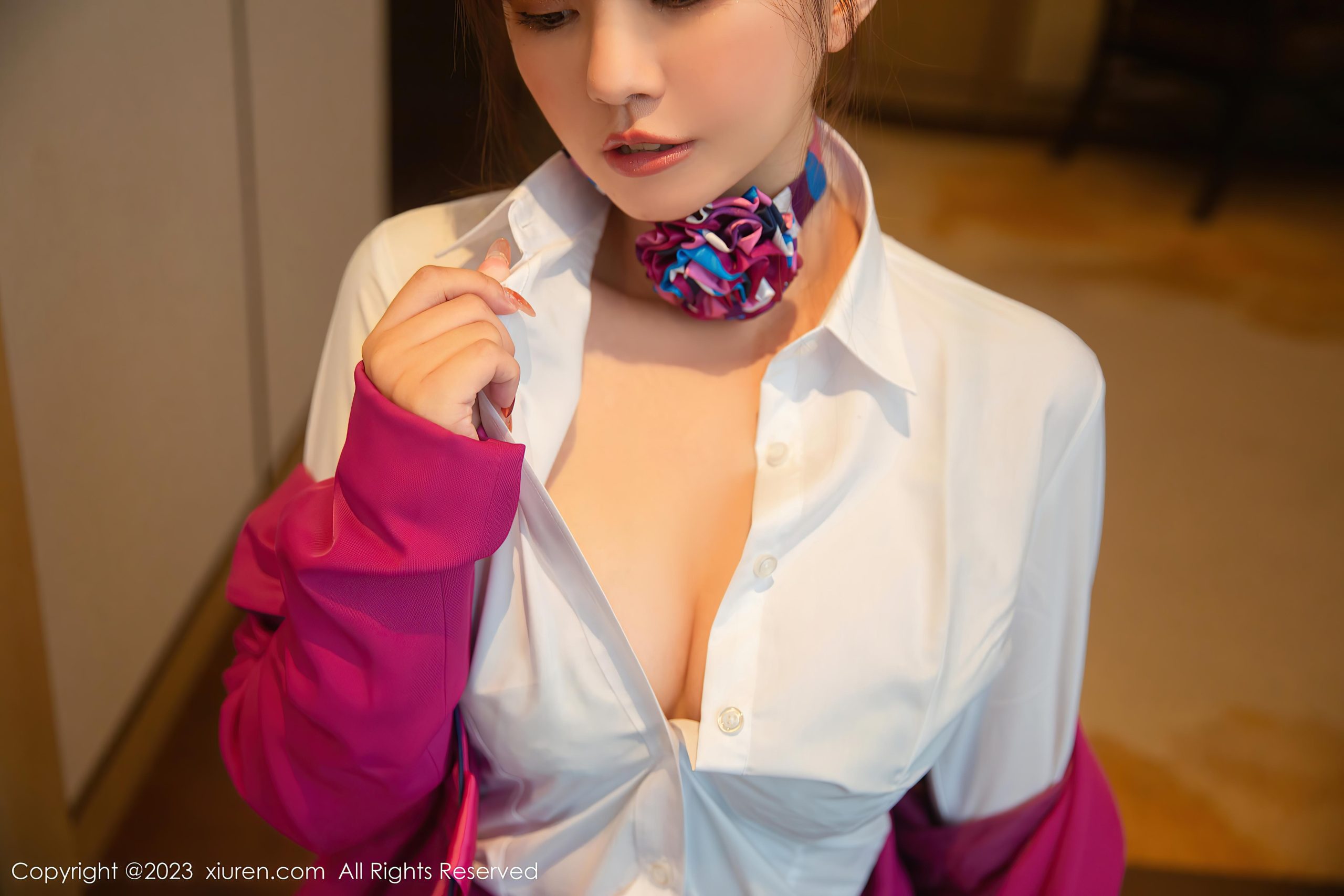 [XiuRen秀人网]2023.02.24 VOL.6318 张思允Nice 红色性感空姐制服与黑色蕾丝内衣加黑丝美腿私房写真集