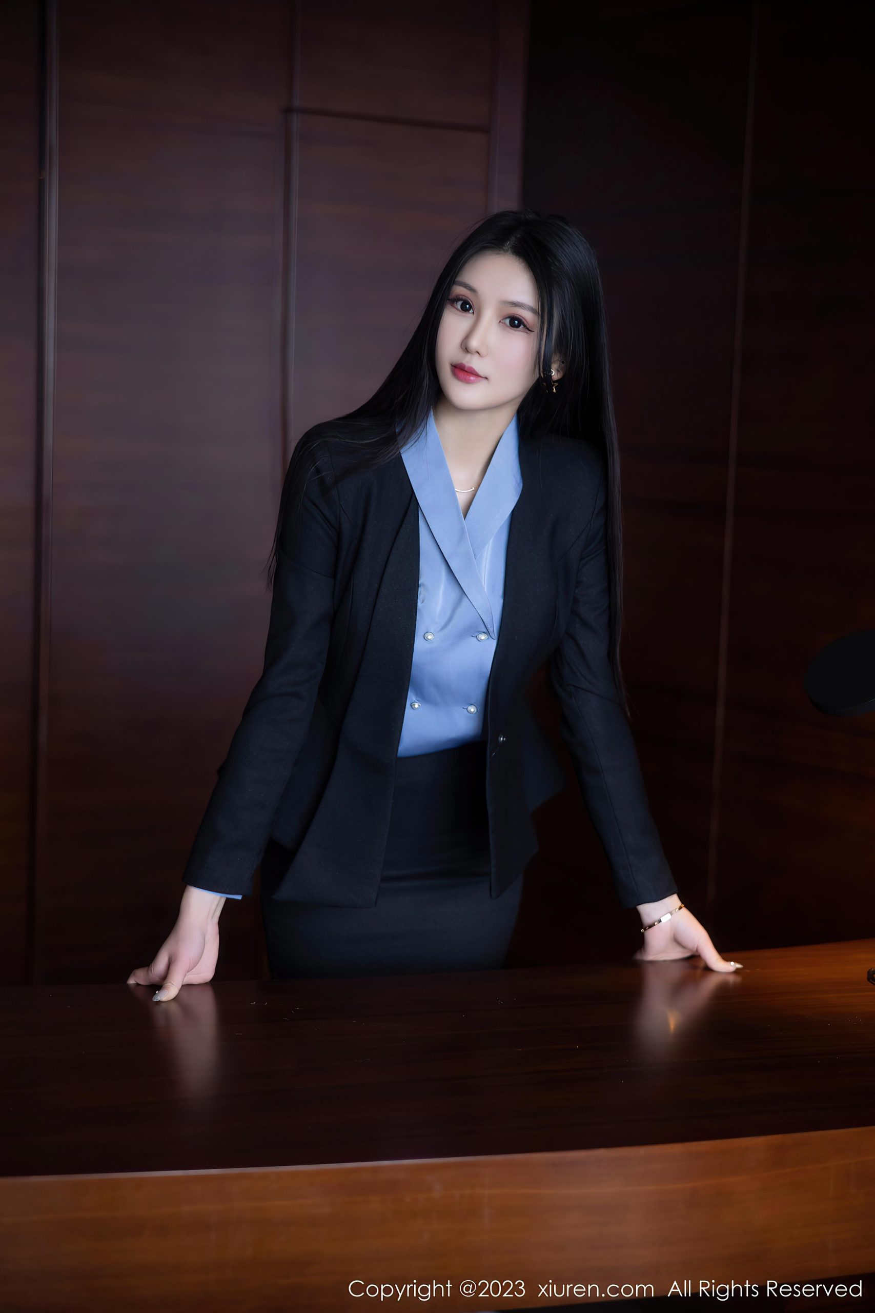 [XiuRen秀人网]2023.02.13 VOL.6254 圆圆酱 黑色OL制服与蕾丝内衣加肉丝美腿性感私房写真集