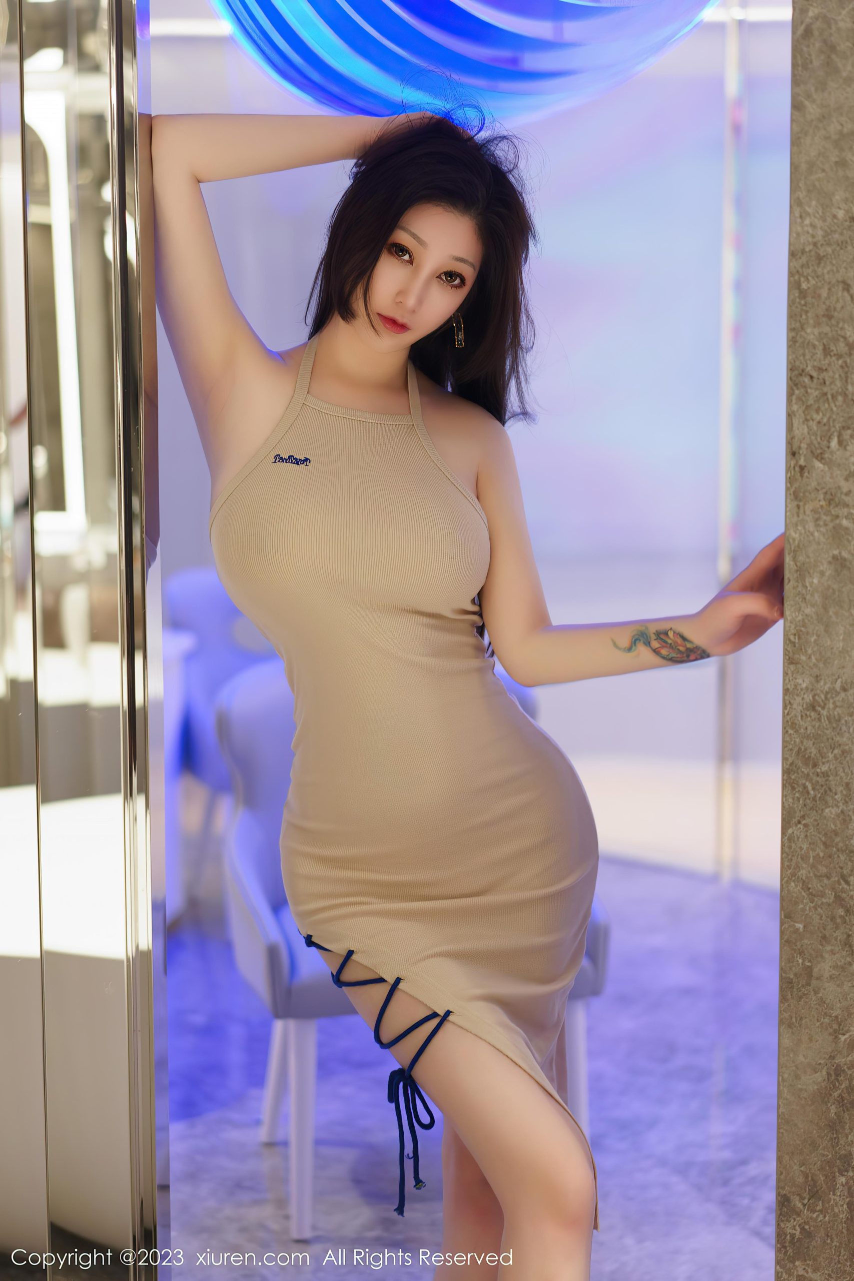 [Xiuren秀人网]2023.01.06 VOL.6098 妲己_Toxic 紧身吊带连衣裙与棕色礼服性感私房写真集