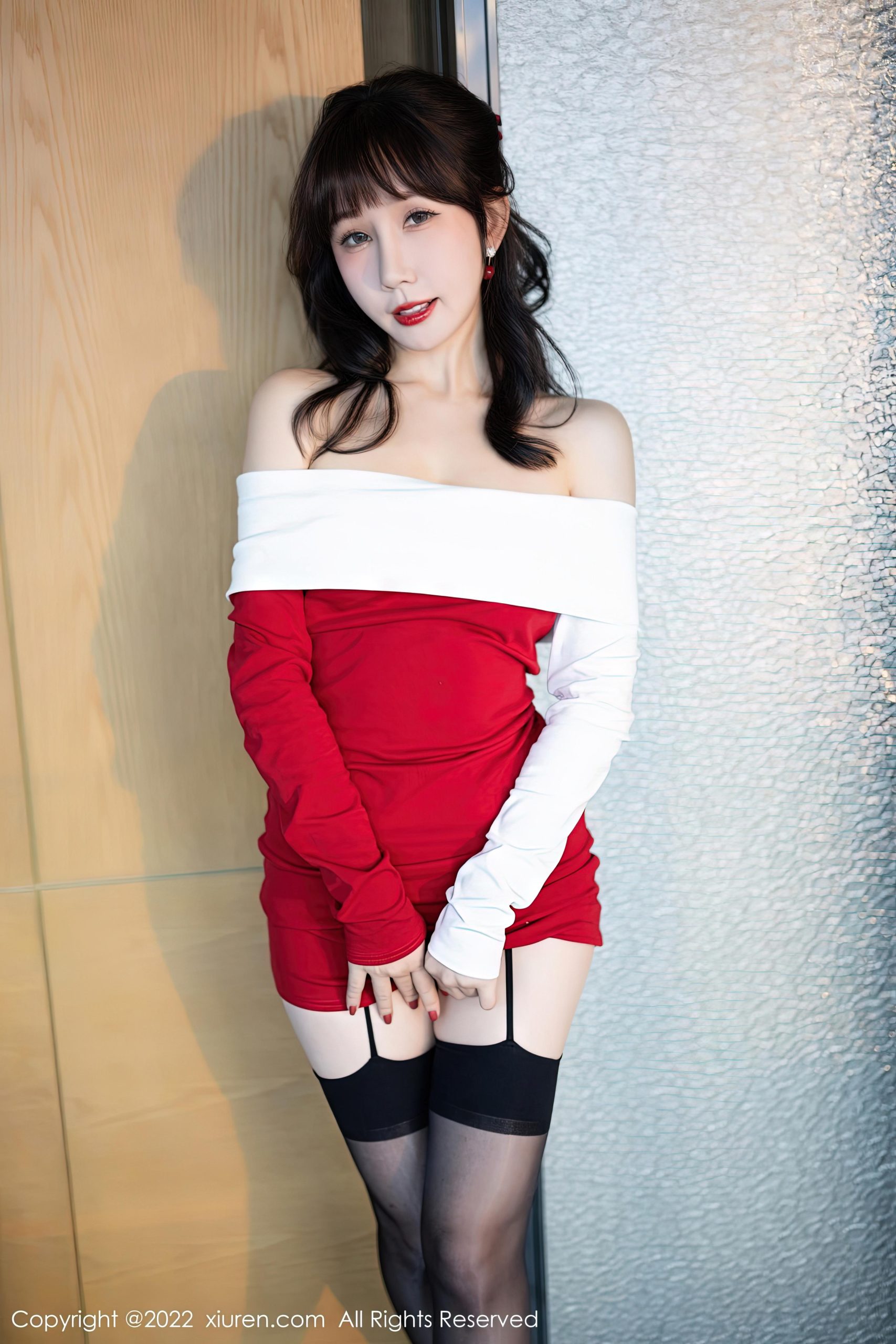 [XiuRen秀人网]2022.12.19 VOL.6015 波巧酱 红色抹胸礼服裙加黑丝美腿与红色情趣内衣性感写真集