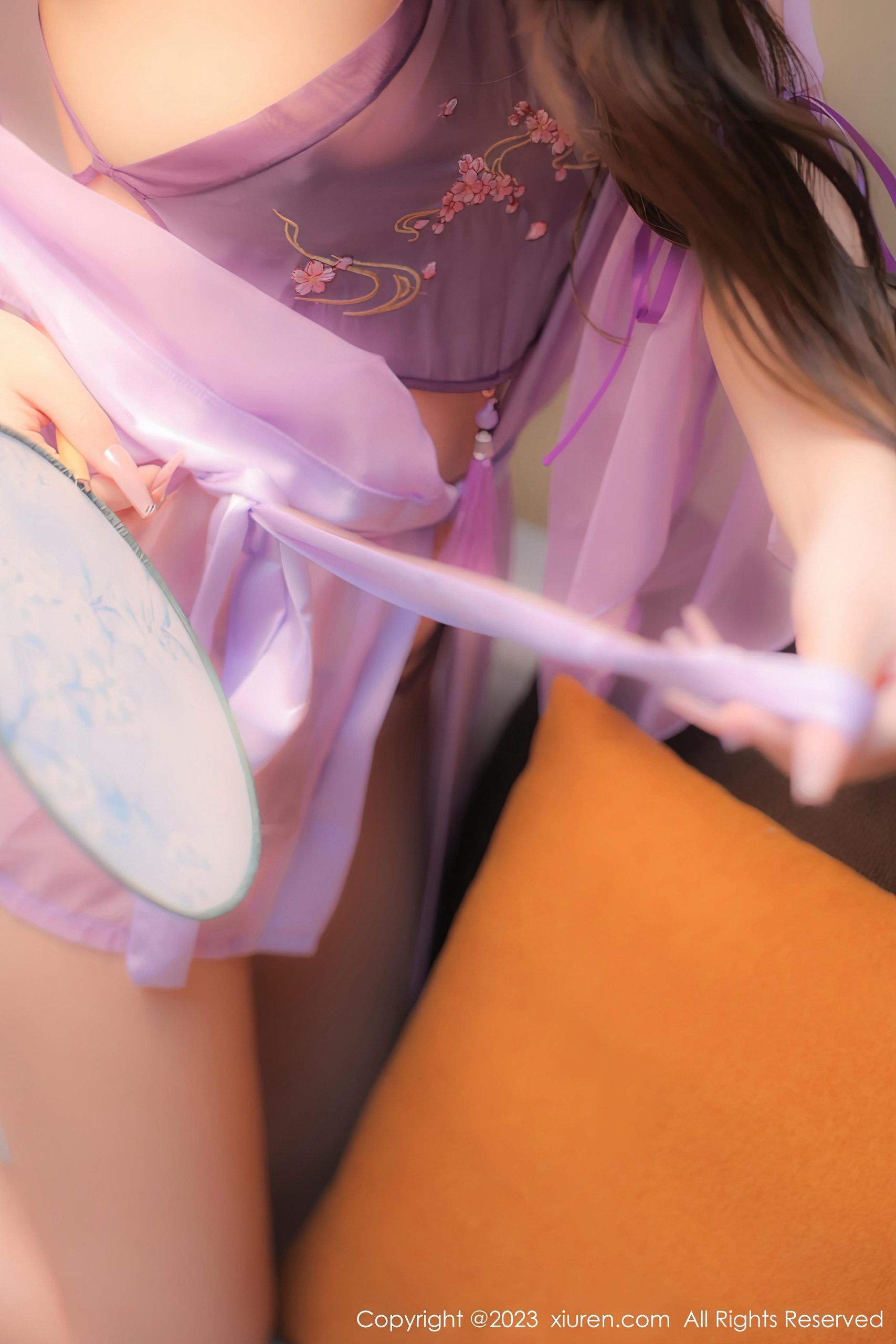 [Xiuren秀人网]2023.01.03 VOL.6077 美羊羊 紫色透视情趣睡衣与短裙加肚兜性感私房写真集