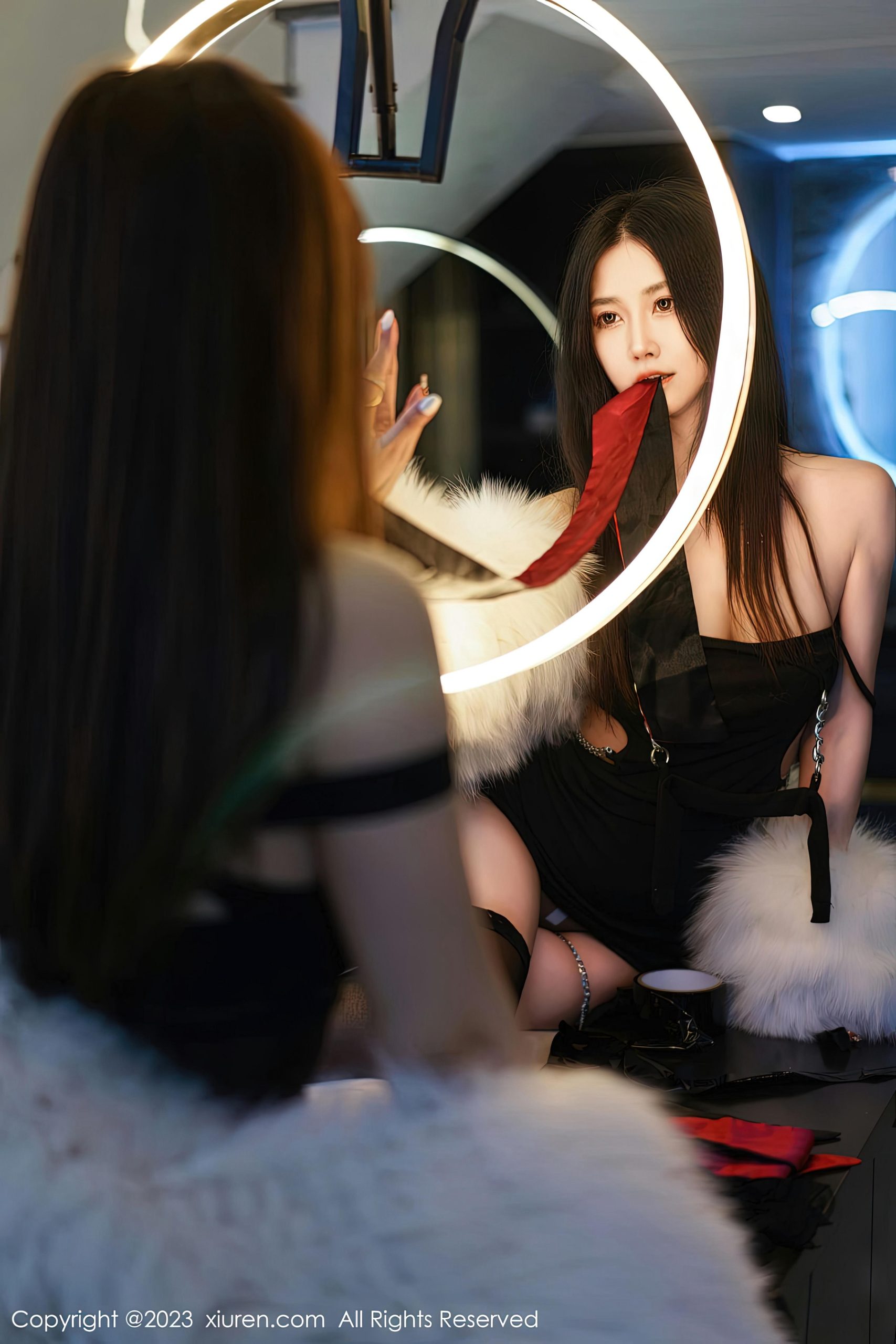 [XiuRen秀人网]2023.01.19 VOL.6162 laura阿姣 黑色紧身连衣裙加黑丝美腿双人拉拉性感私房写真集