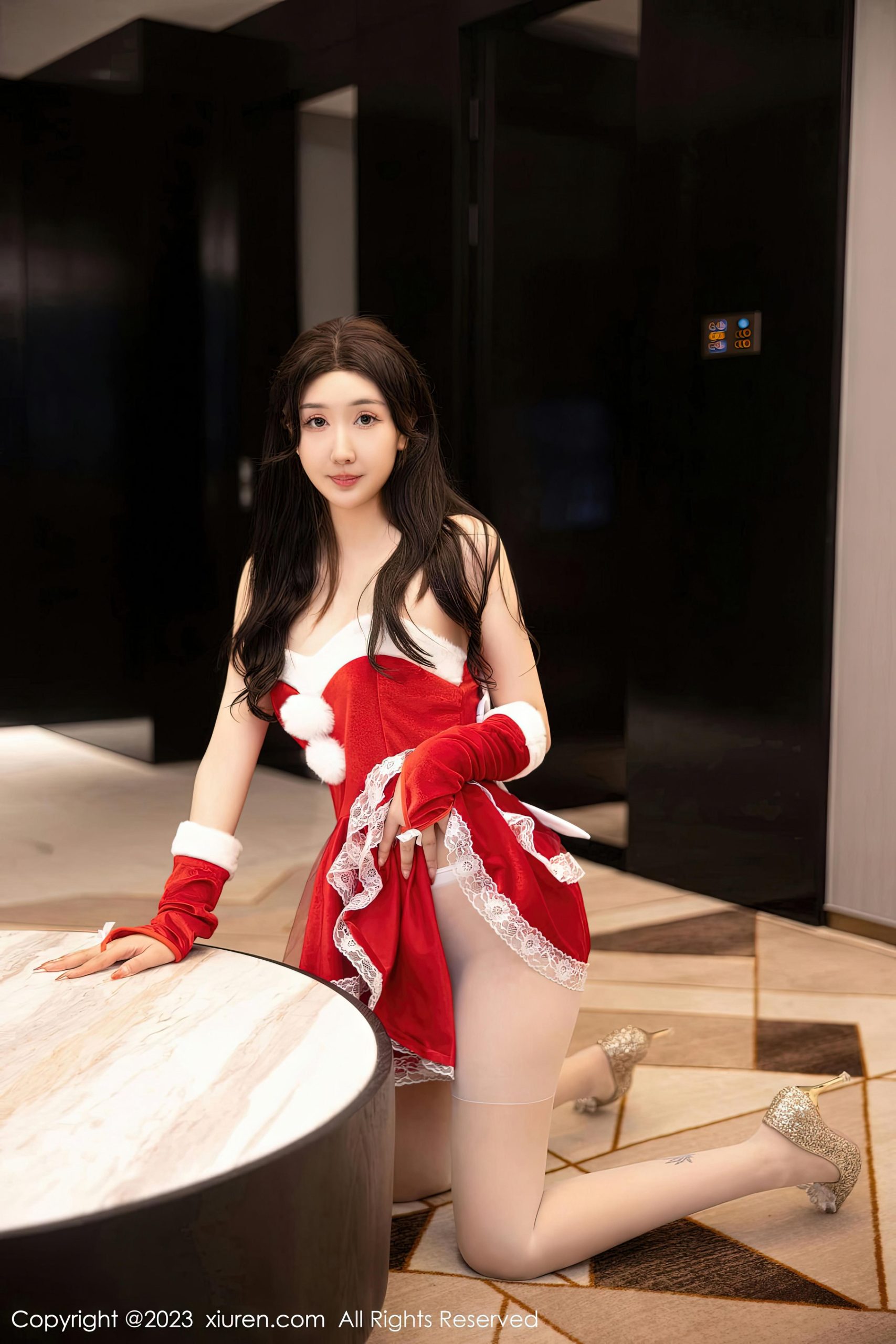 [XiuRen秀人网]2023.01.19 VOL.6163 江真真 红色吊带蕾丝连衣裙加白色丝袜美腿性感私房写真集