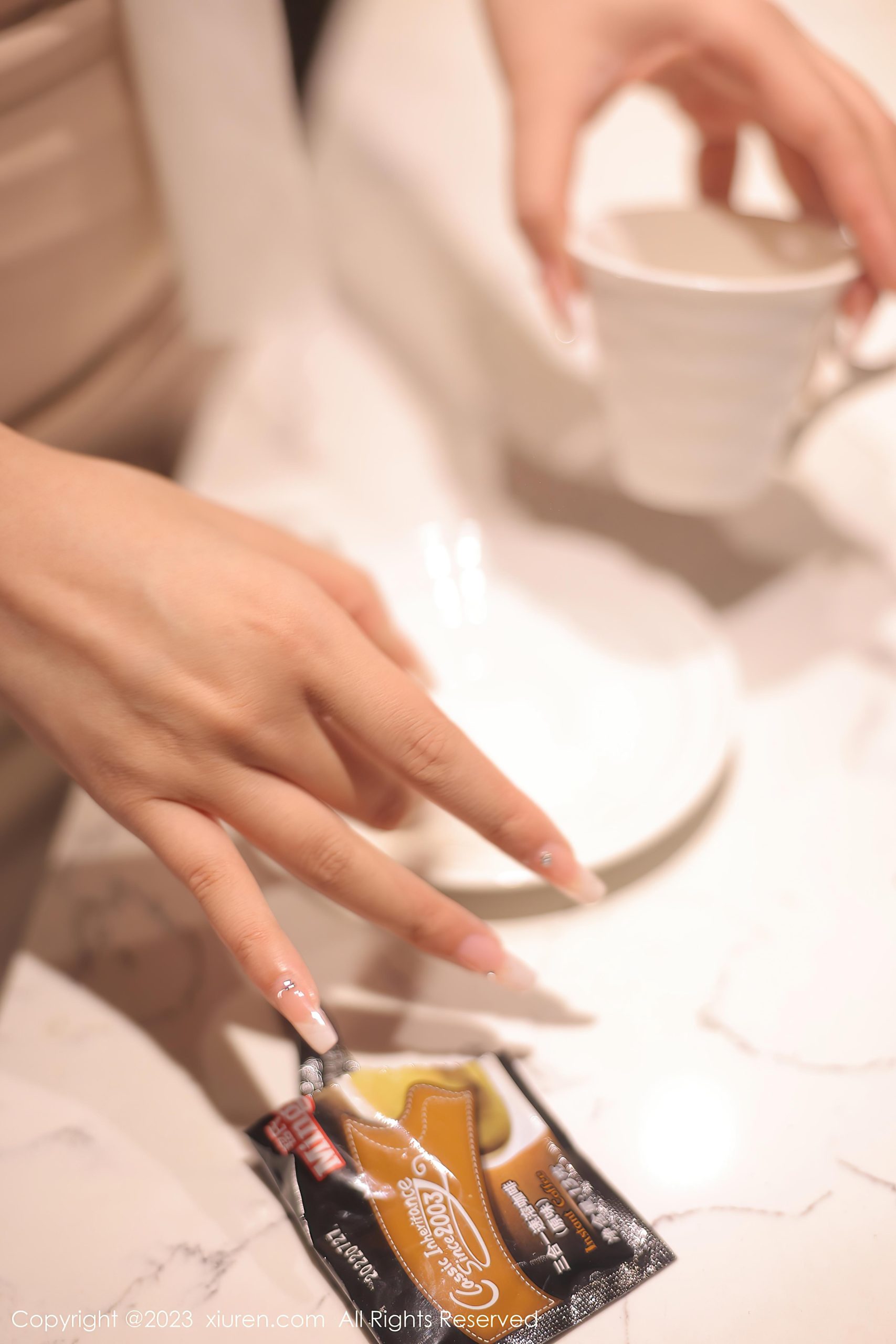 [XiuRen秀人网]2023.02.02 VOL.6207 江真真 粉色短裙与灰色蕾丝内衣加肉丝美腿性感私房写真集