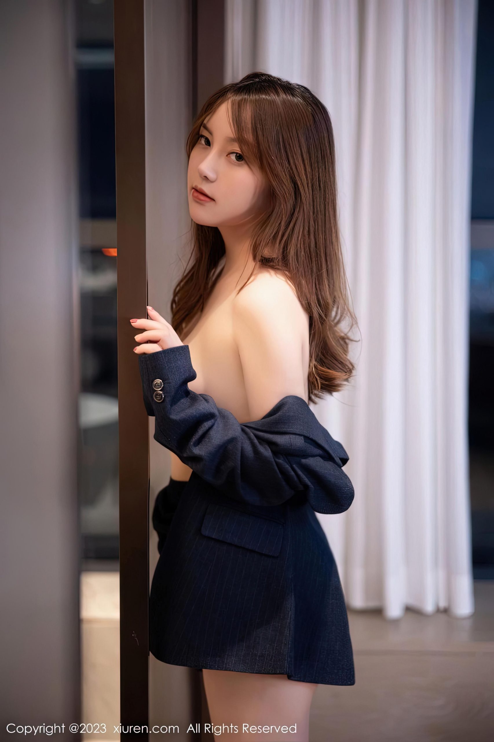 [XiuRen秀人网]2023.01.30 VOL.6190 豆瓣酱 黑色OL制服与粉色蕾丝内衣加黑丝美腿性感私房写真集