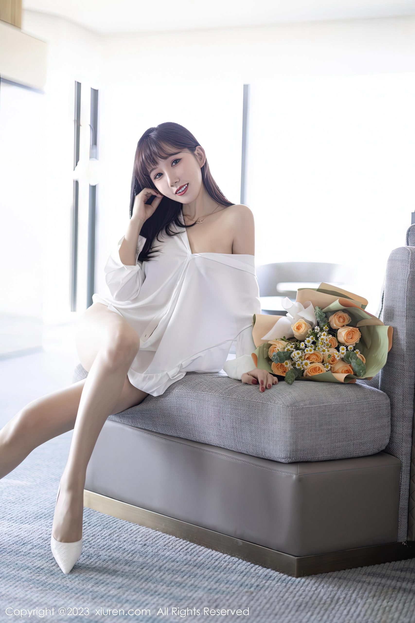 [XiuRen秀人网]2023.01.18 VOL.6153 波巧酱 白色衬衫加肉丝美腿性感私房写真集