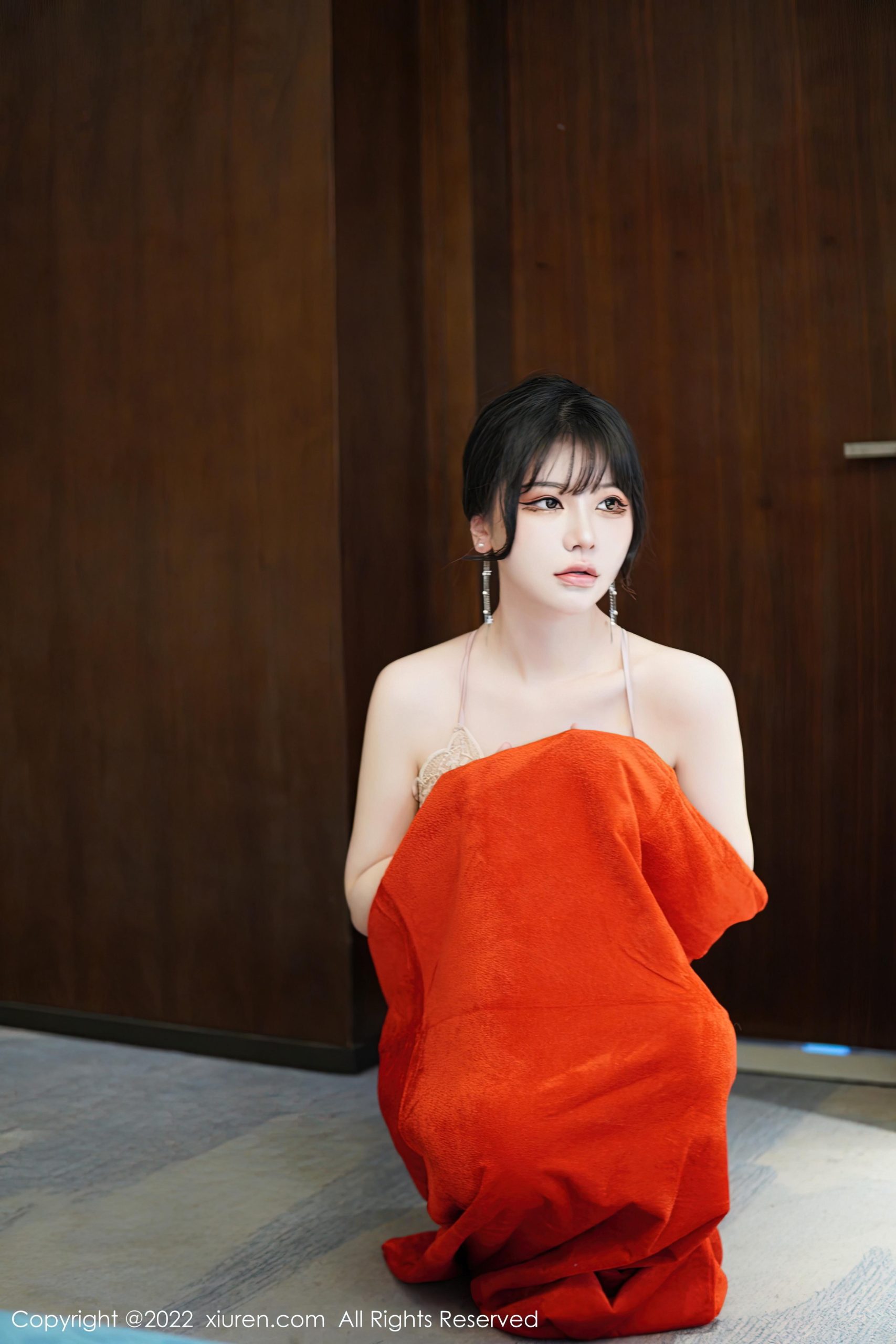 [XiuRen秀人网]2022.12.21 VOL.6022 桃桃子 粉色蕾丝睡衣与白色情趣内衣加白色丝袜美腿性感私房写真集