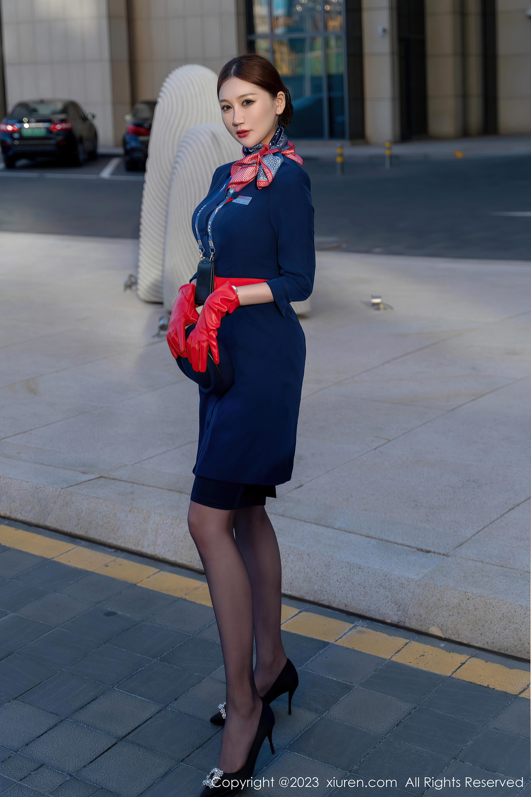 [XiuRen秀人网]2023.02.20 VOL.6288 顾乔楠Cora 蓝色空姐制服裙与黑色情趣内衣加黑丝美腿性感私房写真集